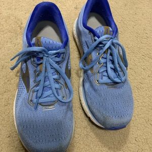 Women’s Brooks Glycerin running shoes. Worn a bit but still have alot of tread
